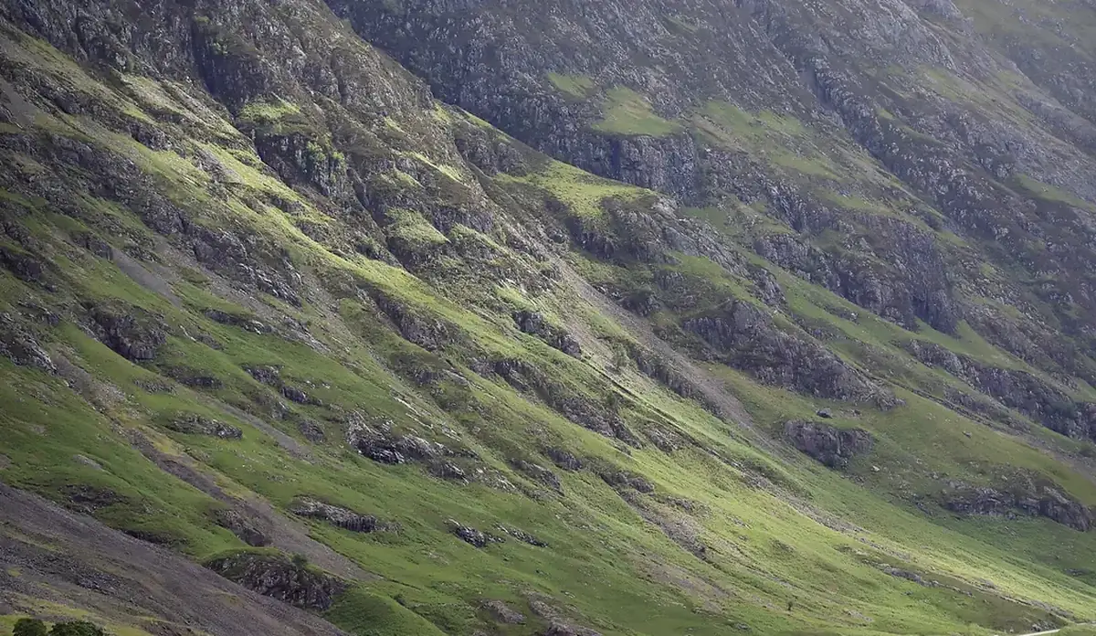 La valle di Glencoe, con i versanti verdi delle montagne